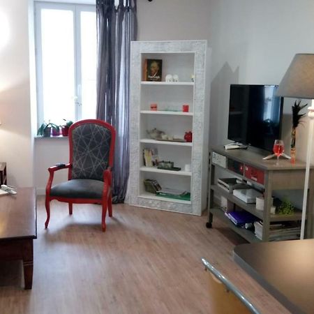 Les Chambres Hautes D'Anastasia Rodez Exterior photo