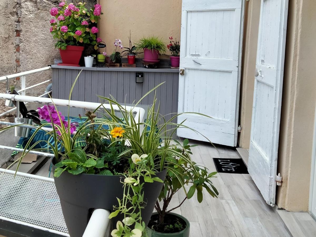 Les Chambres Hautes D'Anastasia Rodez Exterior photo