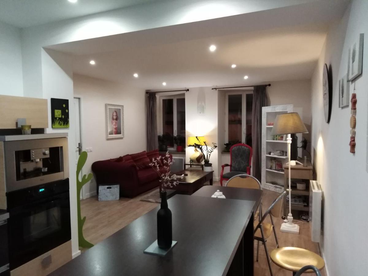 Les Chambres Hautes D'Anastasia Rodez Exterior photo