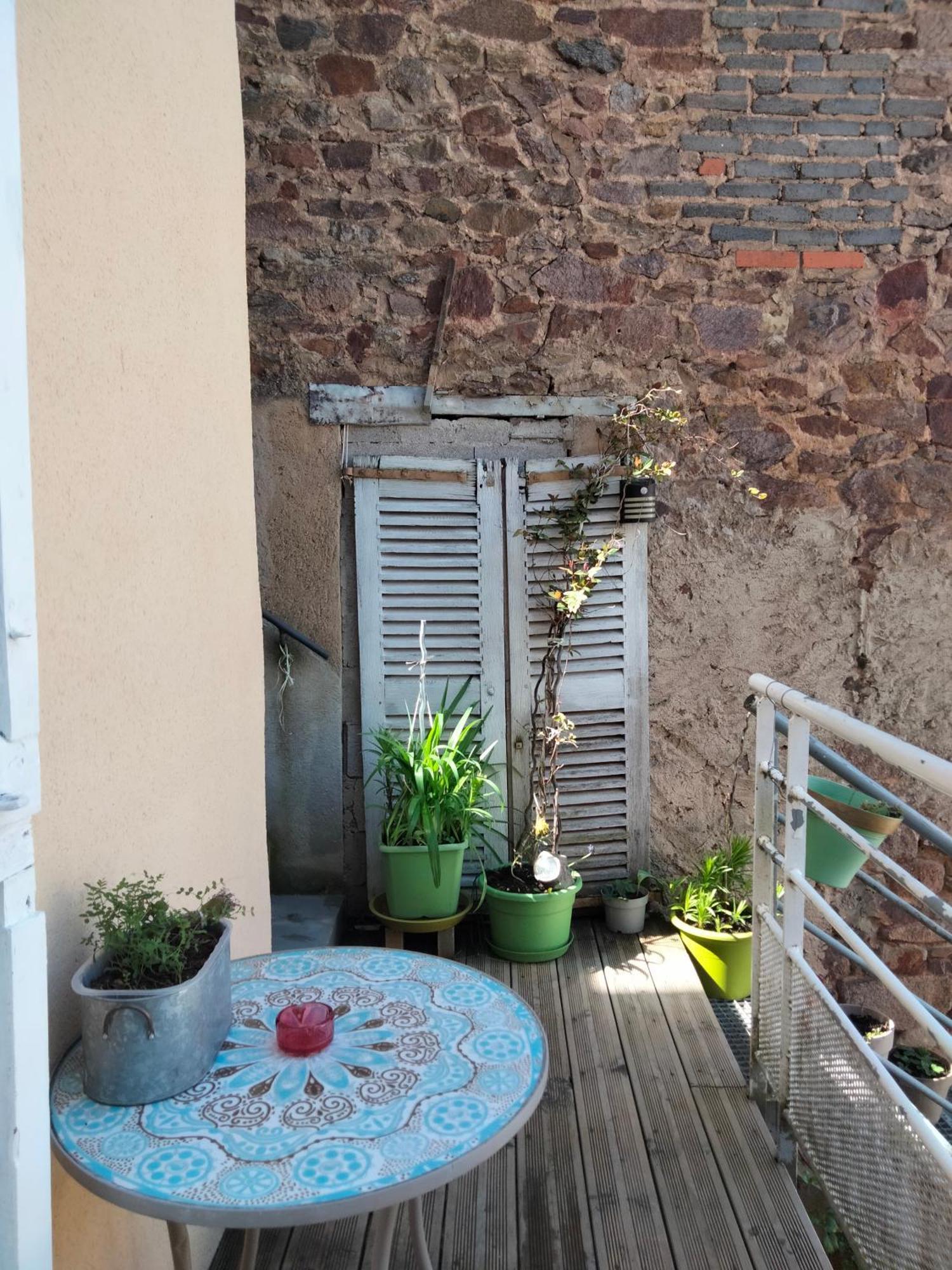 Les Chambres Hautes D'Anastasia Rodez Exterior photo