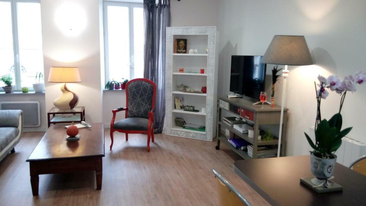 Les Chambres Hautes D'Anastasia Rodez Exterior photo