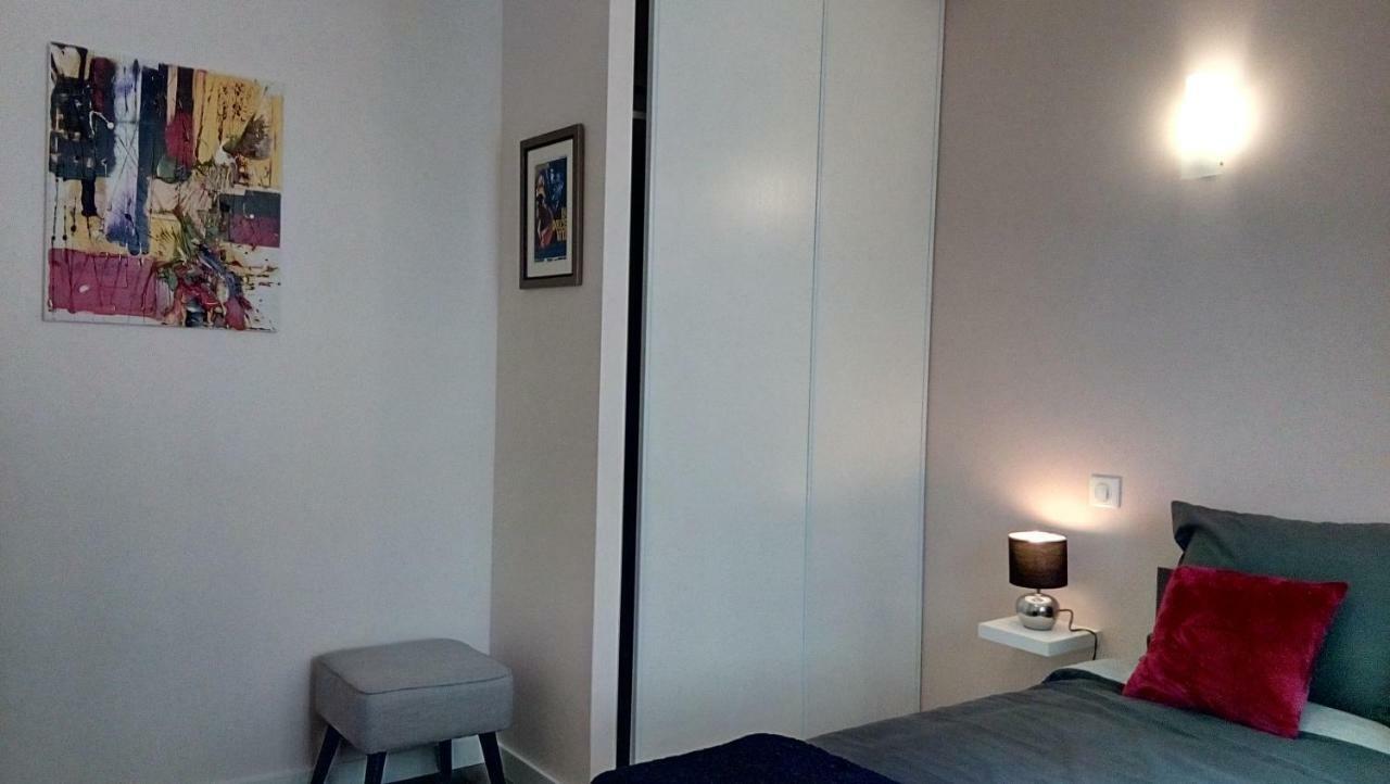 Les Chambres Hautes D'Anastasia Rodez Exterior photo