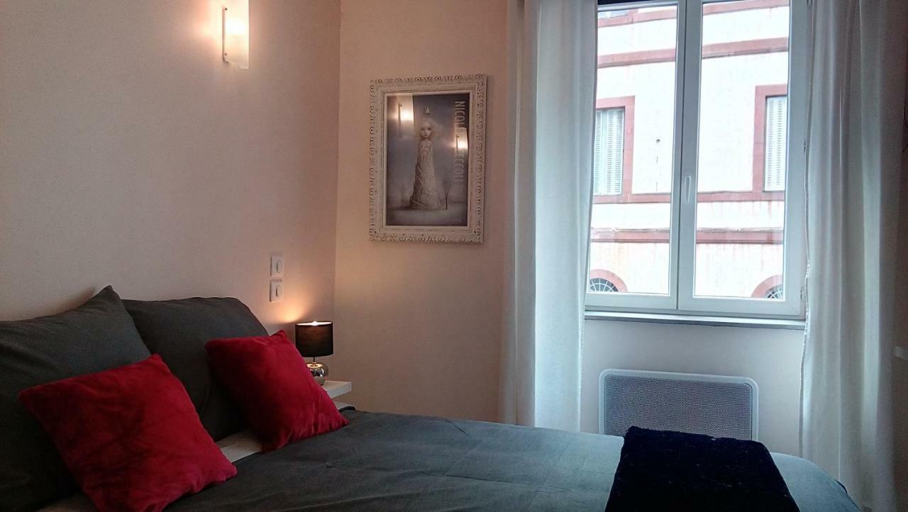 Les Chambres Hautes D'Anastasia Rodez Exterior photo